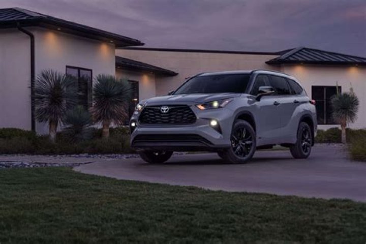 2021 Toyota Highlander Hybrid Review: An Actually Fuel Efficient Midsize SUV