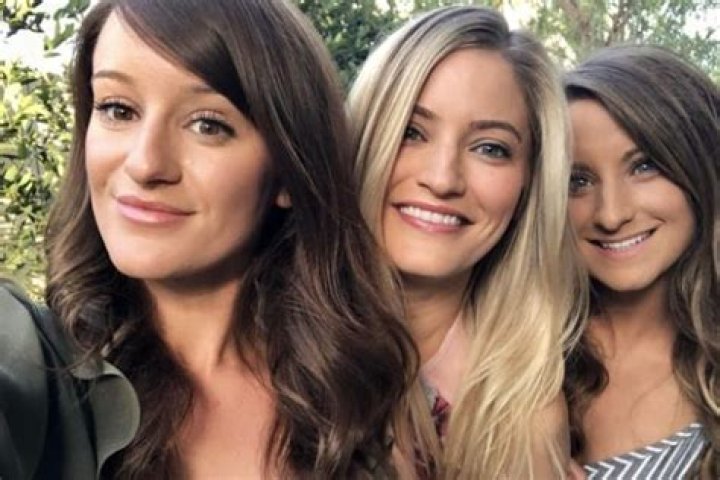 Here Is What You Should Know About Justine Ezarik Or iJustine’s Sister Jenna Ezarik 