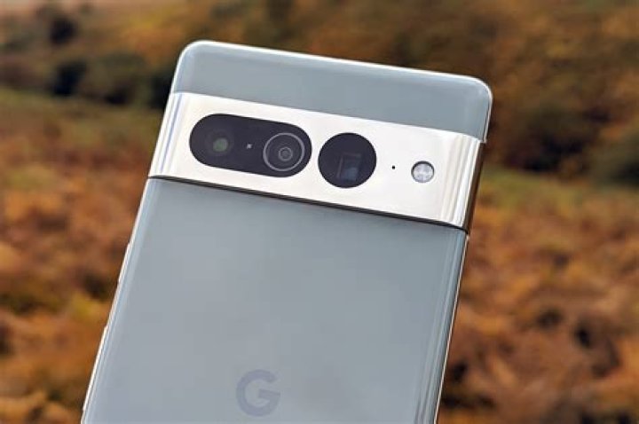 Is your Pixel 7 camera rattling? Here's what it means
