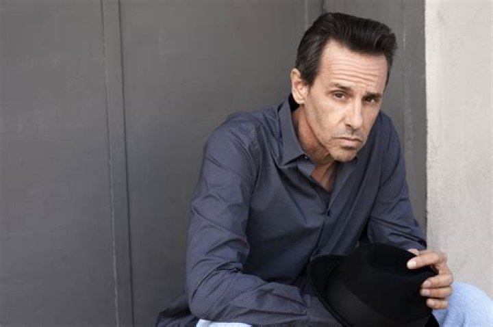 Larry Enticer Age, Height, Wiki, Net Worth, Sunglasses, Bio