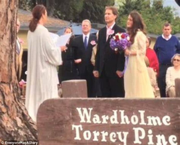 Sara Gore Age, Wiki, Husband, Net Worth, Baby, Bio, NBC