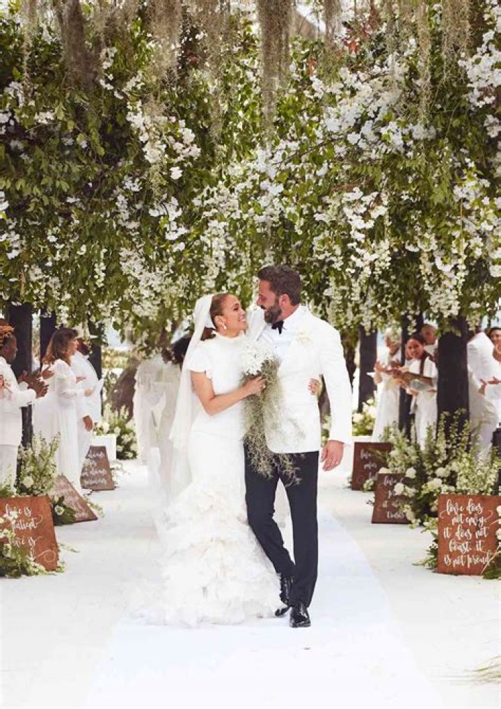 Unforgettable Moments: Ben Affleck And Jennifer Garner Wedding Pictures