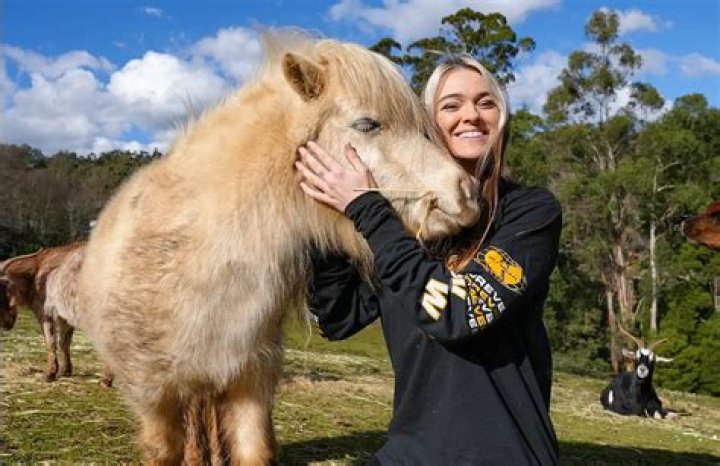 Who Is Tash Peterson? Age, Wikipedia &amp; Net Worth – Meet The Vegan Influencer On Instagram